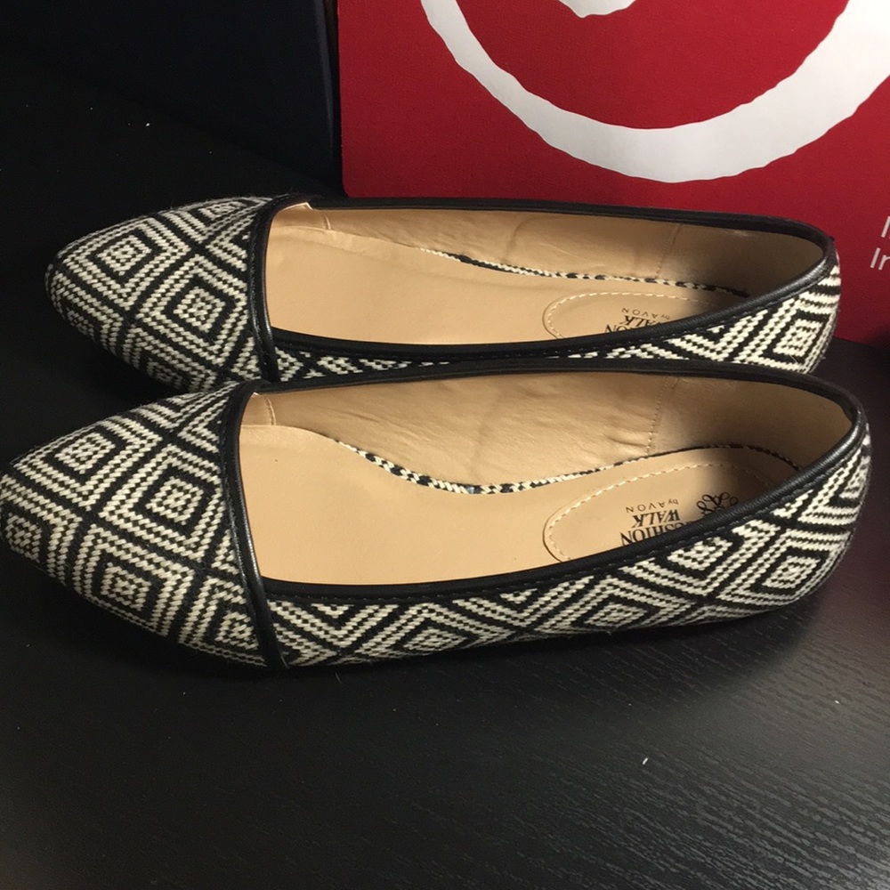 Point toe flats